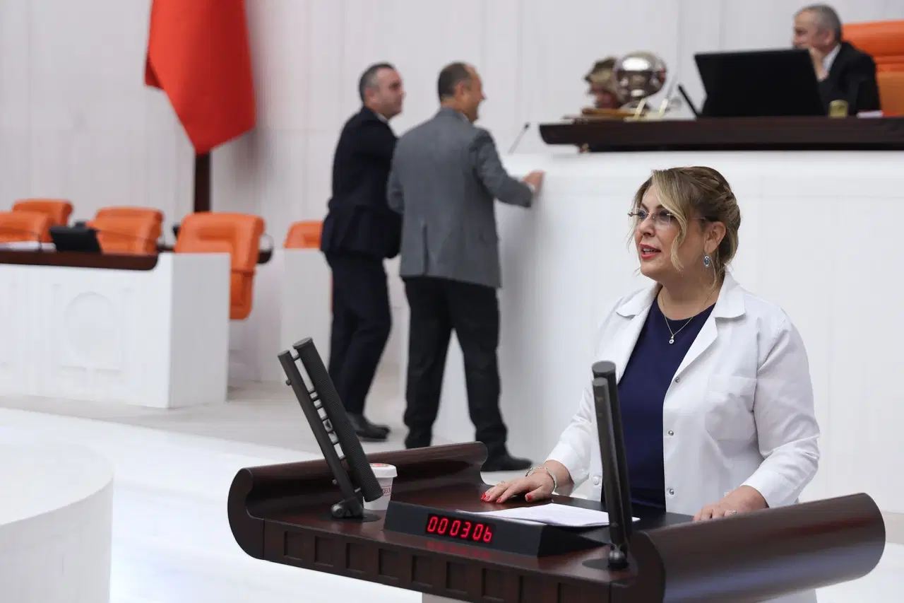 CHP'li Gezmiş'ten "İlaç Yok Hattı" uygulamasına tepki: İlaç yoksa sorumlusu eczacı değil, sistemi bu hale getirenlerdir