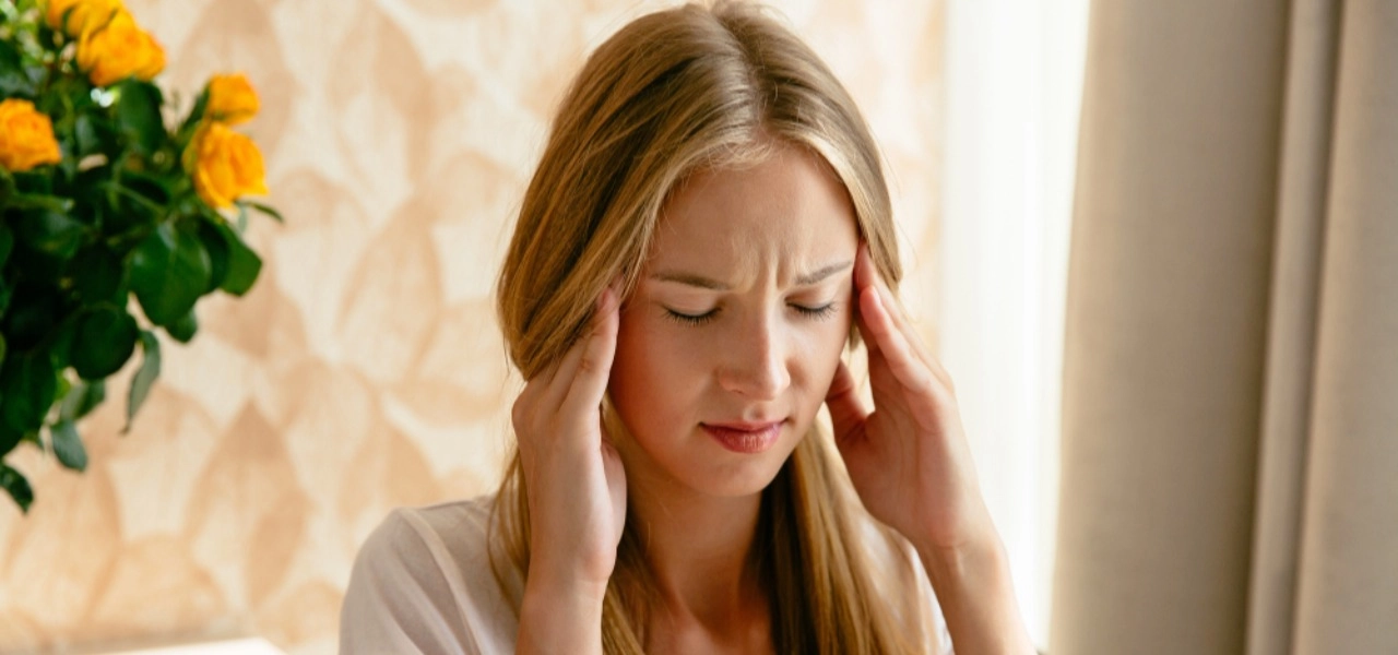 Geçmeyen baş ağrısının nedeni diş sıkma olabilir