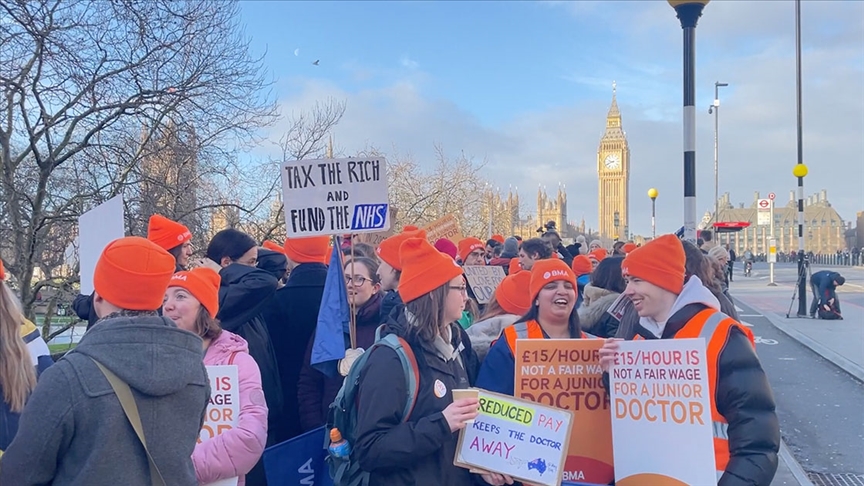 İngiltere'de doktorların 6 günlük grevi başladı