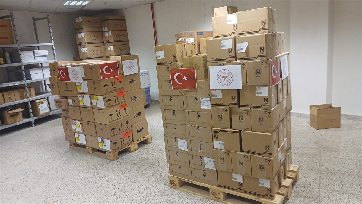Türkiye’den İran’a 3 tır tıbbi yardım