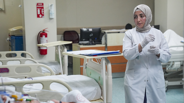 26 yıllık hemşirelik mesleğini anne şefkatiyle sürdürüyor