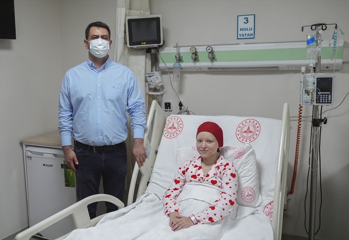 İnce bağırsak nakli ile 9 ay sonra ilk kez ekmek yedi
