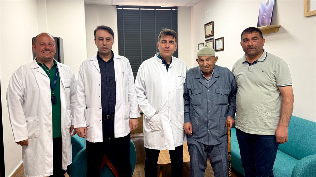 84 yaşındaki hastaya kök hücre nakli yapıldı